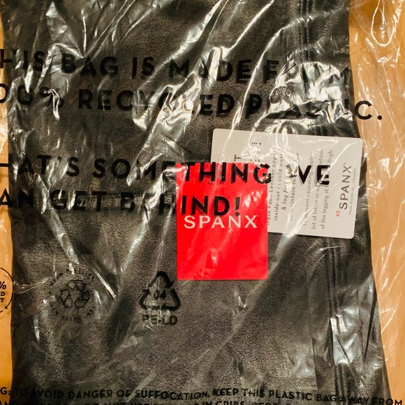 Spanx “Regular” Faux leather legging. Size M / L / XL - Picture 6 of 7